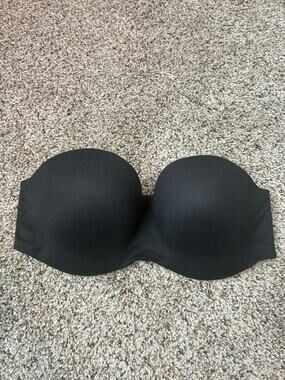 Victoria’s Secret body by Victoria strapless lined bra black 32DD